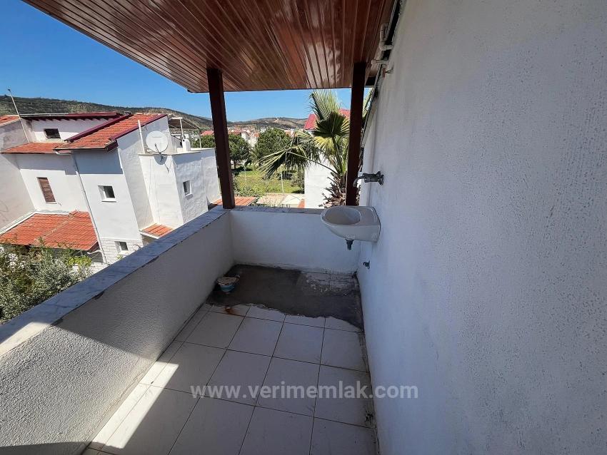 3+1 Villa For Sale In Seferihisar Cumhuriyet Neighborhood, Şöhretler Site, With Garden And Required Maintenance