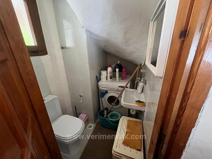 3+1 Villa For Sale In Seferihisar Cumhuriyet Neighborhood, Şöhretler Site, With Garden And Required Maintenance