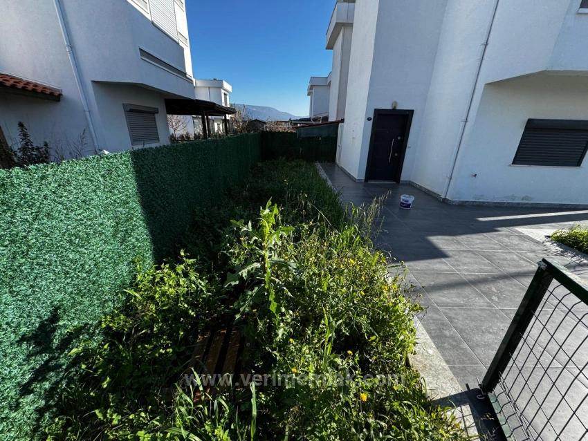 Luxury And Comfortable 2+1 Villa For Sale In A Complex With An Olympic-Sized Swimming Pool In Seferihisar!