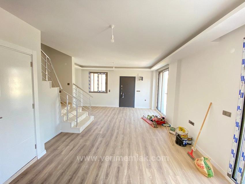 2+1 Villa For Sale With Full Sea Garden In Seferihisar Ürkmez