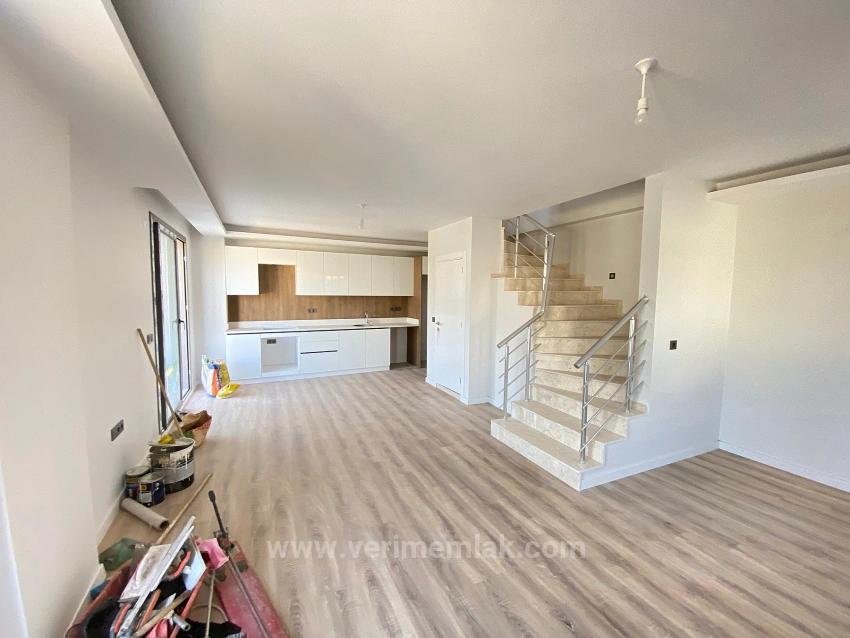 2+1 Villa For Sale With Full Sea Garden In Seferihisar Ürkmez