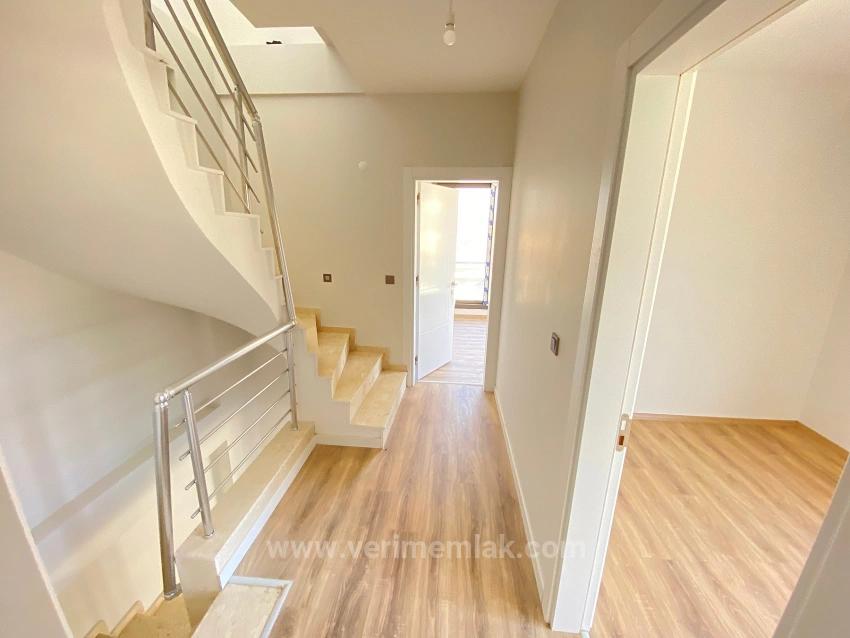 2+1 Villa For Sale With Full Sea Garden In Seferihisar Ürkmez