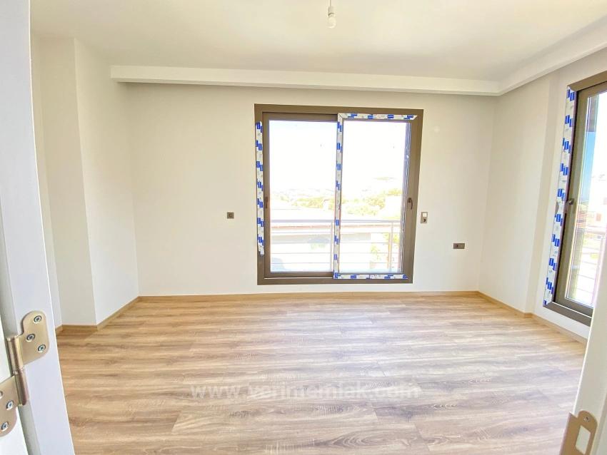 2+1 Villa For Sale With Full Sea Garden In Seferihisar Ürkmez