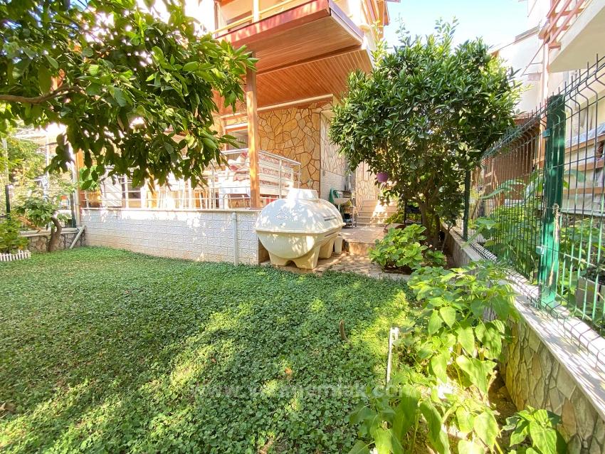 Detached 4+1 Villa For Sale With A Large Garden In A Site In Doğanbey