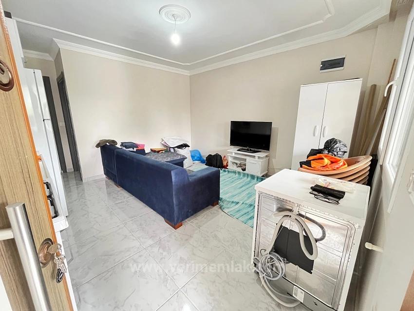 1+1 Apartment For Sale In Seferihisar/Mersin Area, 500M From The Sea, With Garden, No Additional Renovation Needed.