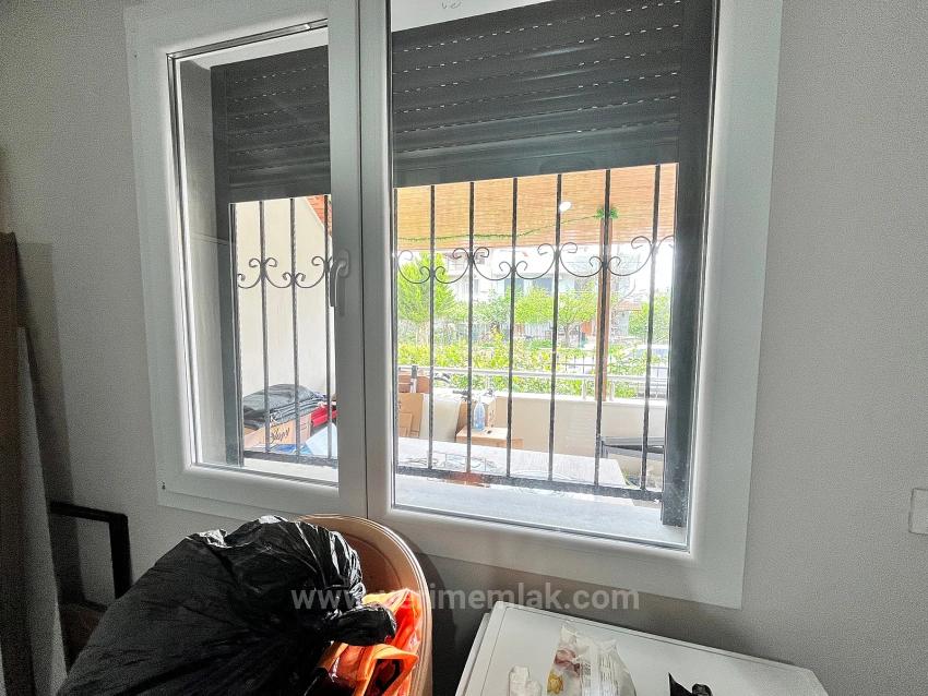 1+1 Apartment For Sale In Seferihisar/Mersin Area, 500M From The Sea, With Garden, No Additional Renovation Needed.