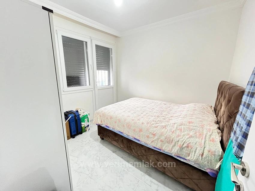 1+1 Apartment For Sale In Seferihisar/Mersin Area, 500M From The Sea, With Garden, No Additional Renovation Needed.