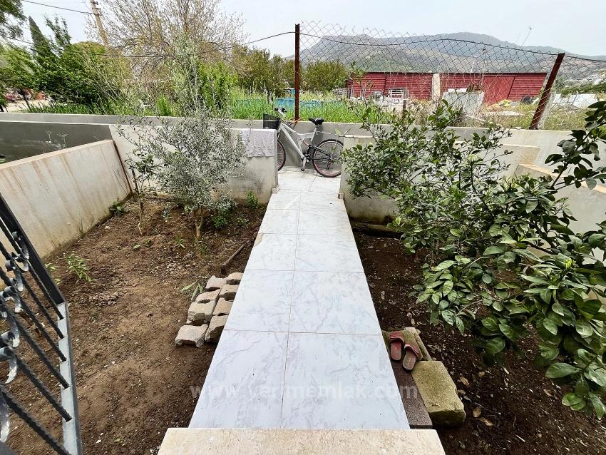 1+1 Apartment For Sale In Seferihisar/Mersin Area, 500M From The Sea, With Garden, No Additional Renovation Needed.