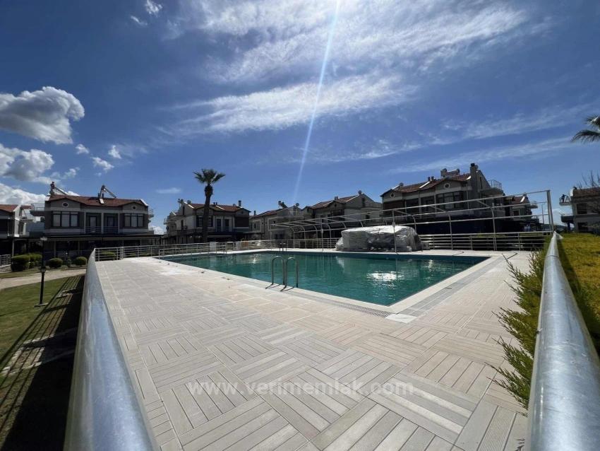 Prestigious 3+1 Villa For Sale In Gümüldür Fevzi Çakmak, Right On The Seafront With Pool