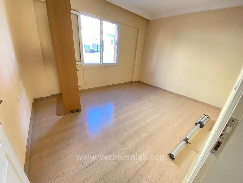 2+1 Apartment For Rent In Seferihisar Mersin Area, Just 100 Meters From The Sea!