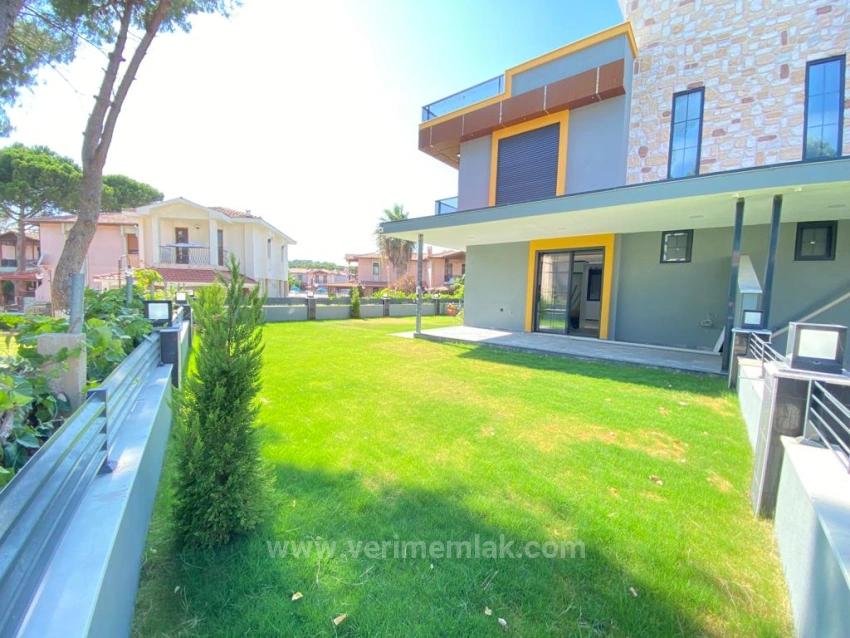 Luxury 3+1 Villa For Sale In Ürkmez With A Large Garden And Sea Front Detached