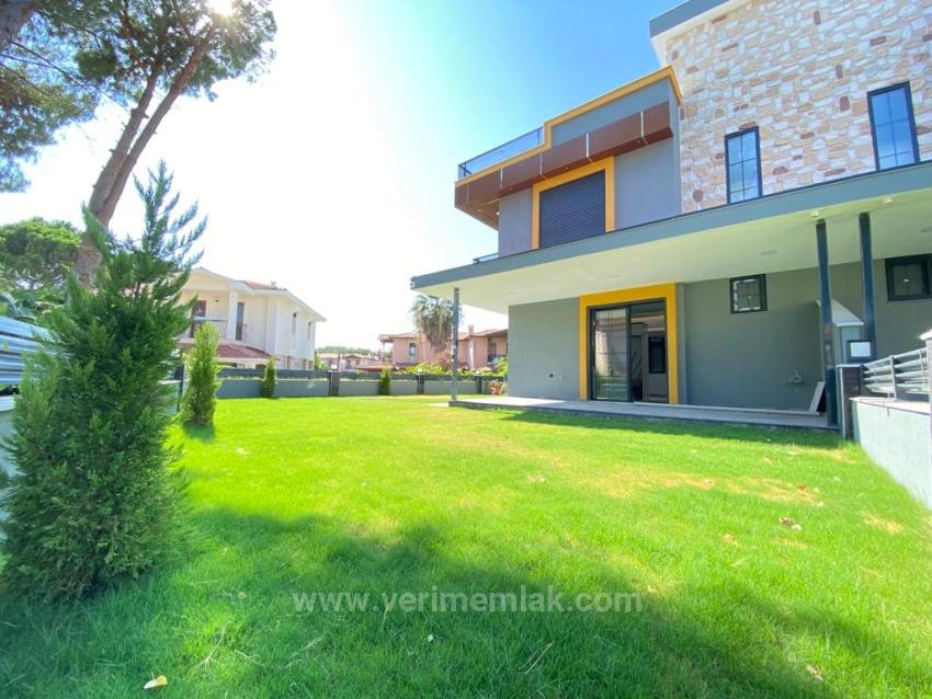 Luxury 3+1 Villa For Sale In Ürkmez With A Large Garden And Sea Front Detached