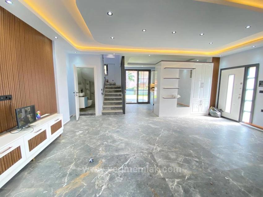 Luxury 3+1 Villa For Sale In Ürkmez With A Large Garden And Sea Front Detached