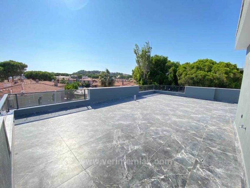 Luxury 3+1 Villa For Sale In Ürkmez With A Large Garden And Sea Front Detached