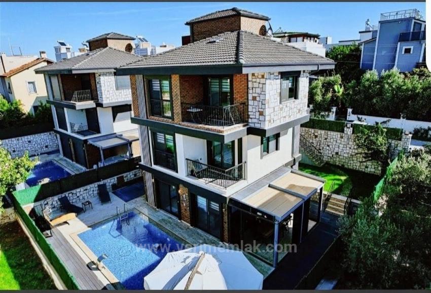 Seferihisar Akarcade Large Garden Detached Pool Luxury 4+1 Villa For Sale