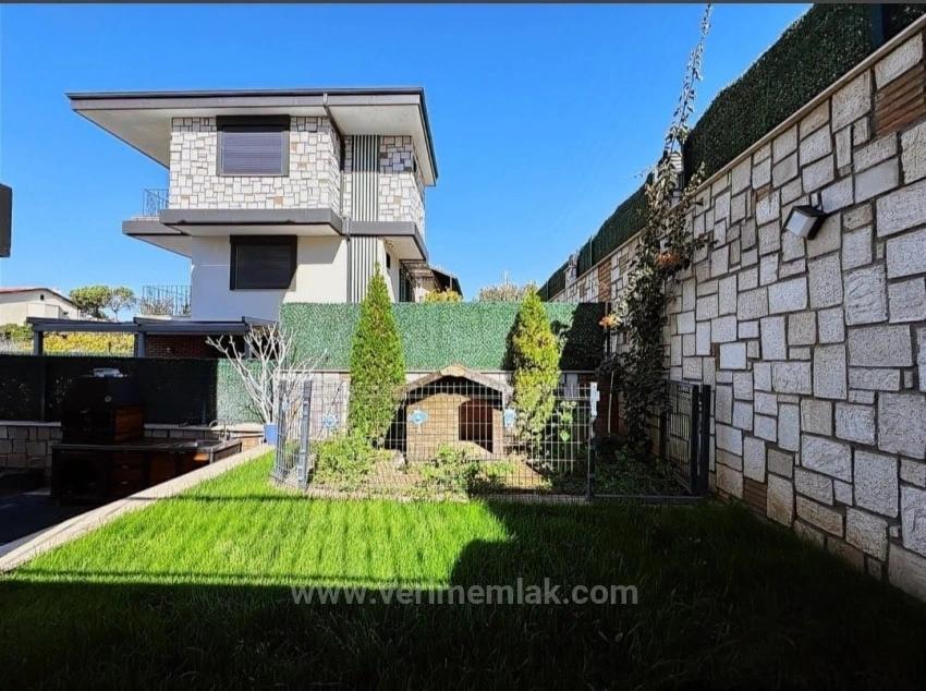 Seferihisar Akarcade Large Garden Detached Pool Luxury 4+1 Villa For Sale