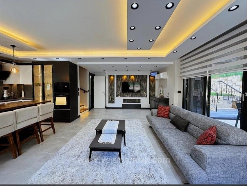 Seferihisar Akarcade Large Garden Detached Pool Luxury 4+1 Villa For Sale