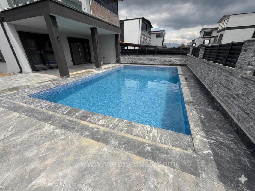 Luxury 3+1 Villa With Private Pool, 750M From The Sea In Seferihisar Cumhuriyet!
