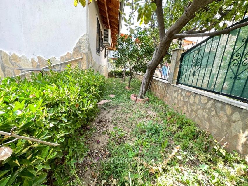5+1 Detached Villa With Large Garden For Sale By The Sea In Ürkmez