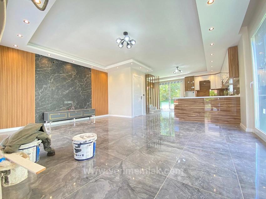 Modern Architecture In Seferihisar Cumhuriyet: 3+1 Villa With Stone Workmanship And Garden For Sale!