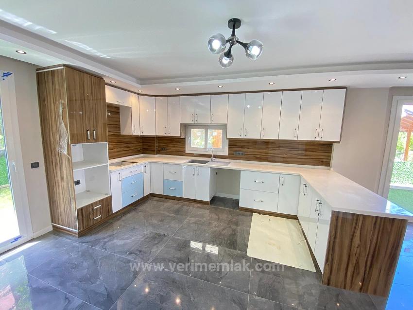 Modern Architecture In Seferihisar Cumhuriyet: 3+1 Villa With Stone Workmanship And Garden For Sale!