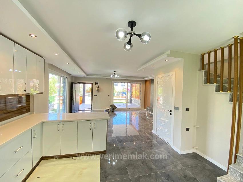 Modern Architecture In Seferihisar Cumhuriyet: 3+1 Villa With Stone Workmanship And Garden For Sale!