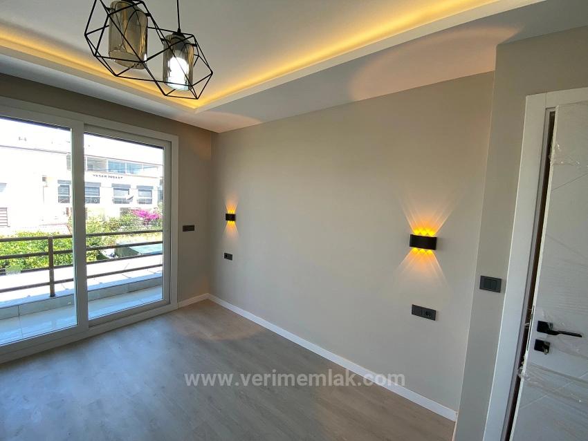 Modern Architecture In Seferihisar Cumhuriyet: 3+1 Villa With Stone Workmanship And Garden For Sale!