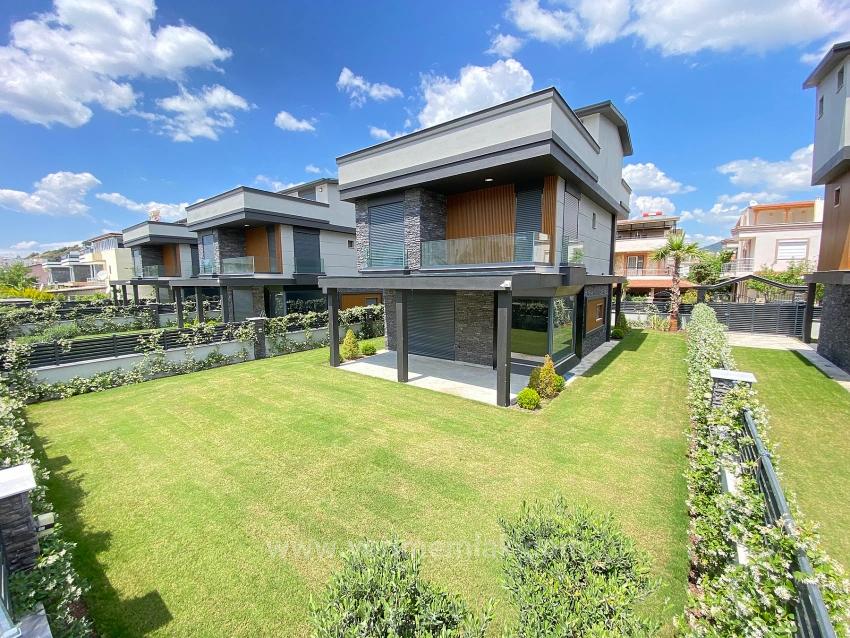 4+1 Villa With Underfloor Heating Luxury For Sale By The Sea In Gümüldür