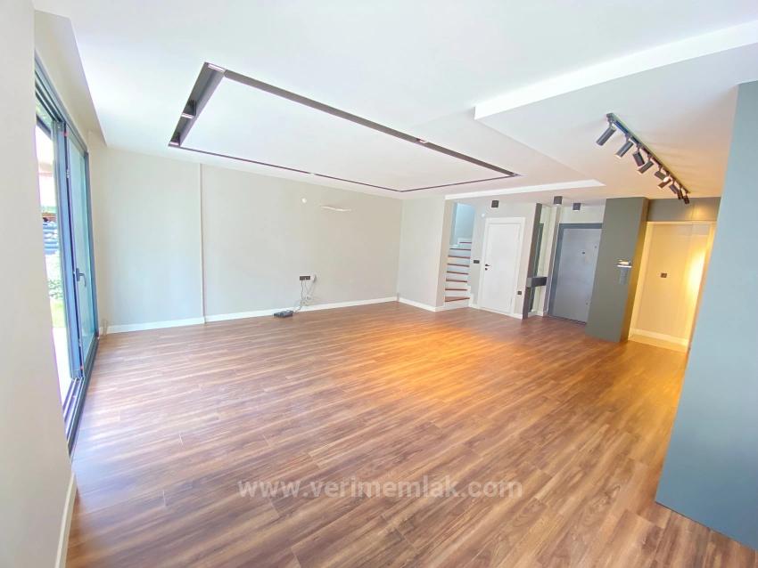 4+1 Villa With Underfloor Heating Luxury For Sale By The Sea In Gümüldür