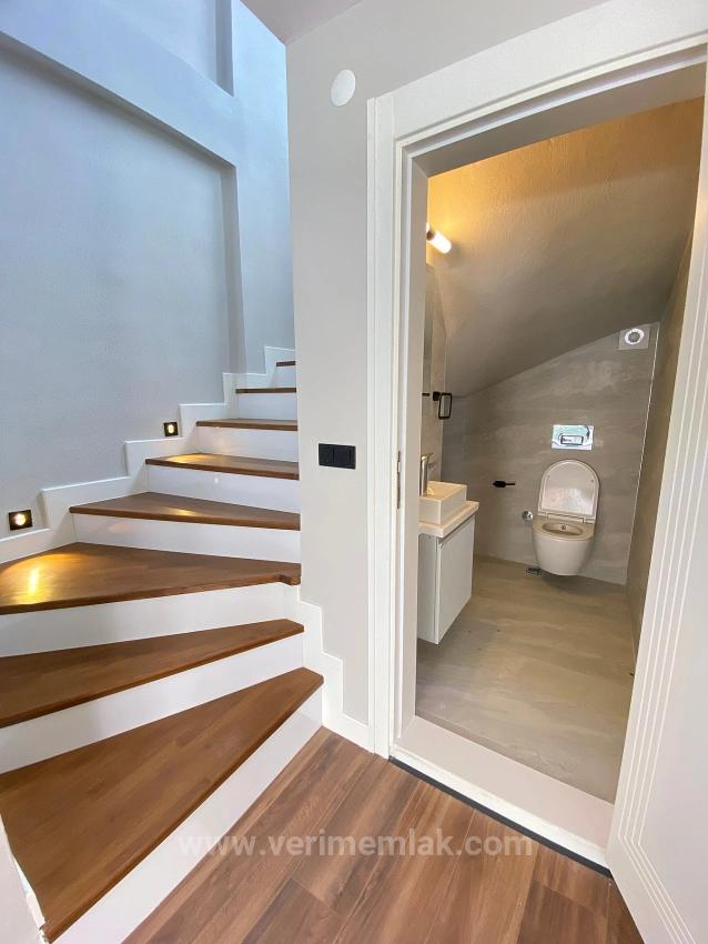 4+1 Villa With Underfloor Heating Luxury For Sale By The Sea In Gümüldür