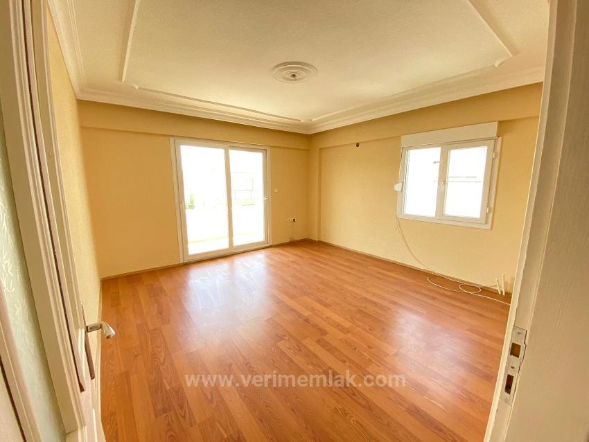 Living In The Heart Of Seferihisar: 2+1 Apartment For Rent, 100M From Shopping Centers, 300M From The Sea.