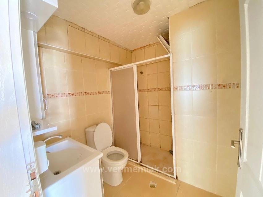 Living In The Heart Of Seferihisar: 2+1 Apartment For Rent, 100M From Shopping Centers, 300M From The Sea.