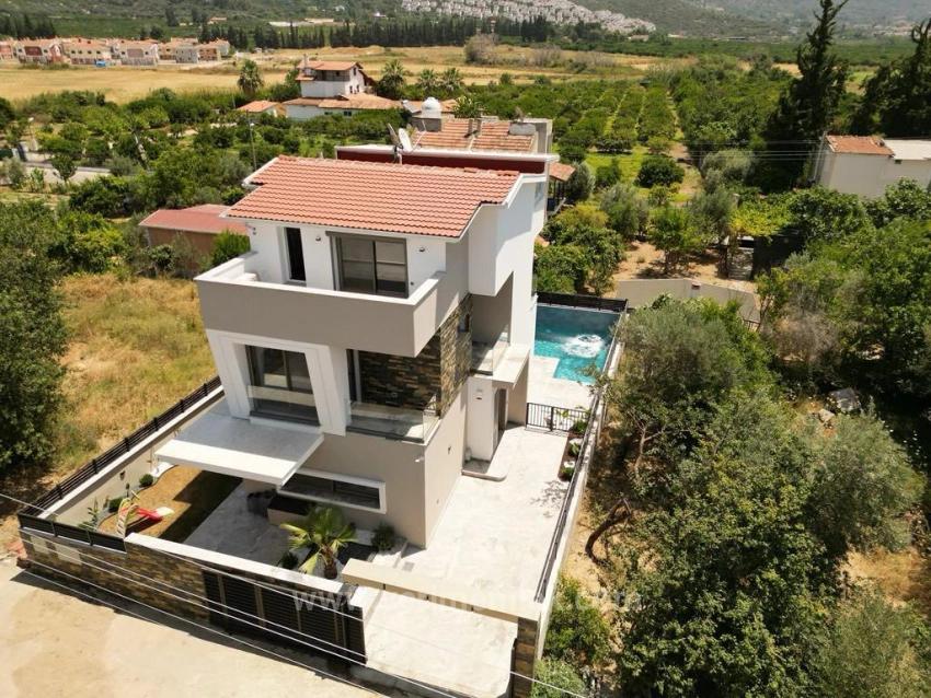 Luxury 3+1 Villa With Large Garden, Parking And Swimming Pool In Gümüldür