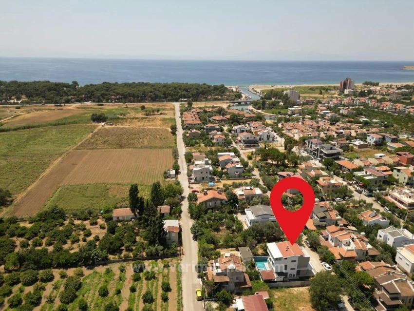 Luxury 3+1 Villa With Large Garden, Parking And Swimming Pool In Gümüldür