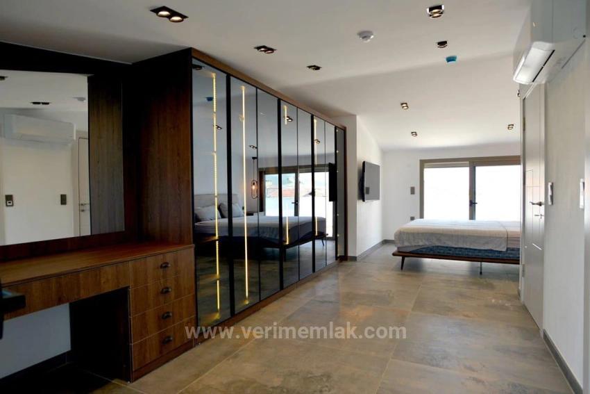 Luxury 3+1 Villa With Large Garden, Parking And Swimming Pool In Gümüldür