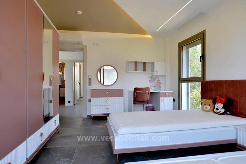 Luxury 3+1 Villa With Large Garden, Parking And Swimming Pool In Gümüldür