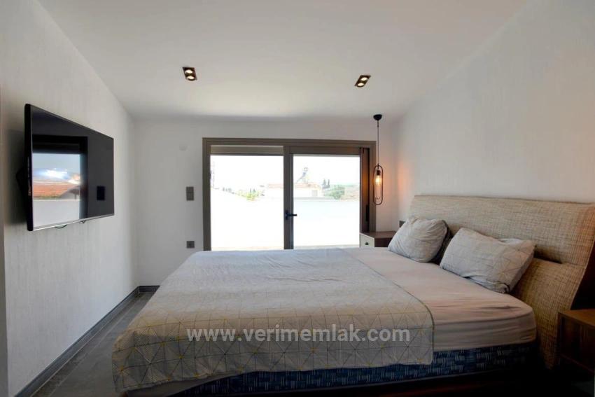 Luxury 3+1 Villa With Large Garden, Parking And Swimming Pool In Gümüldür