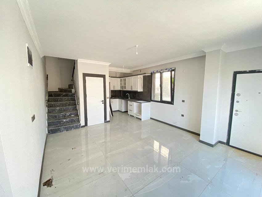 Enjoy The Terrace And Sea Breeze In Payamlı, Seferihisar: 3+1 Corner Villa For Sale, Requires No Additional Costs.