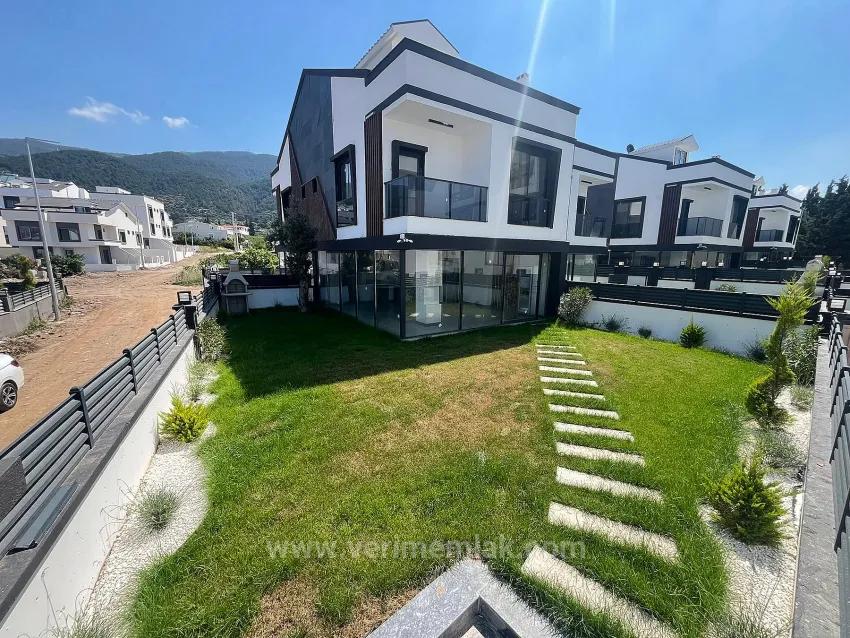 3+1 Bedroom Villa For Sale in Çukuraltı Nbh. Menderes Özdere - 230 m²