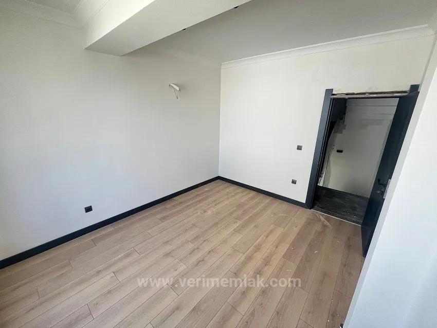 Luxury 3+1 Villa With Garden, Camera System Ready, 300M From The Sea In Özdere
