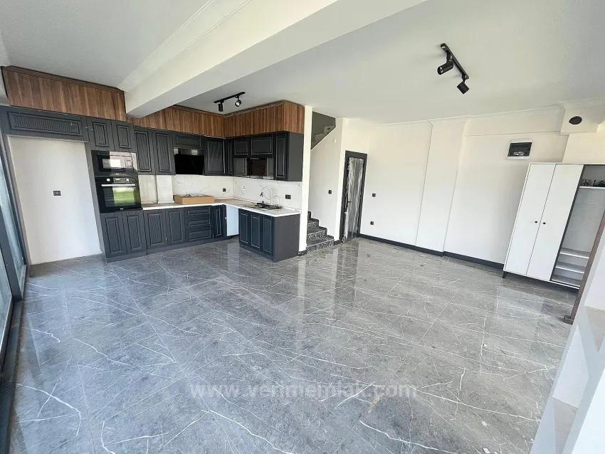 Luxury 3+1 Villa With Garden, Camera System Ready, 300M From The Sea In Özdere