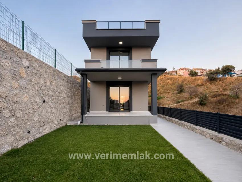 3+1 Bedroom Villa For sale in Atatürk Nbh. Seferihisar Doğanbey - 190 m²