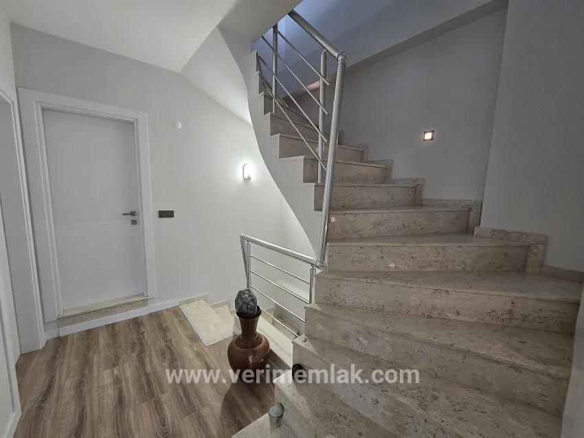 Seferihisar Ürkmez'de 600 m'ye yakın geniş bahçeli 3+1 summer holiday villa
