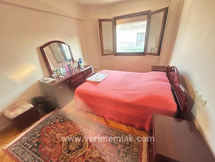 In Gümüldür, a 4+1 villa for sale with a large garden within a 100m site from the sea
