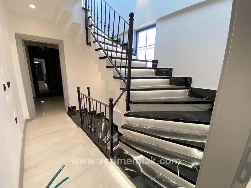 Gümüldür Fevzi Çakmak In the sea 100m Independent pool luxurious 3+1 smart villa