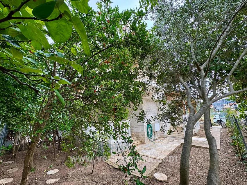 In Seferihisar Cumhuriyet Neighbourhood, 750m to the sea, a pool and fruit garden having 4+1 villa for sale