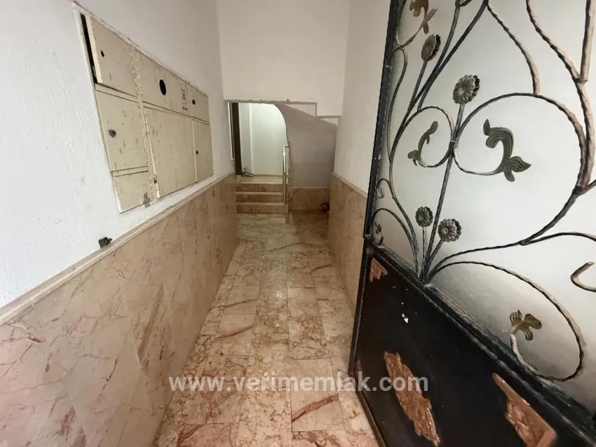 In Seferihisar Bengiler, 350m to the sea, a 2+1 apartment for sale with a wide garden with fruit trees!
