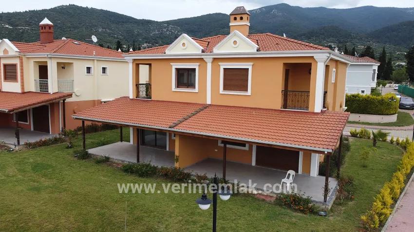 Menderes Gümüldür İnönü Neighbourhood In Select Site Inside | Pool 3+1 Villa for Sale