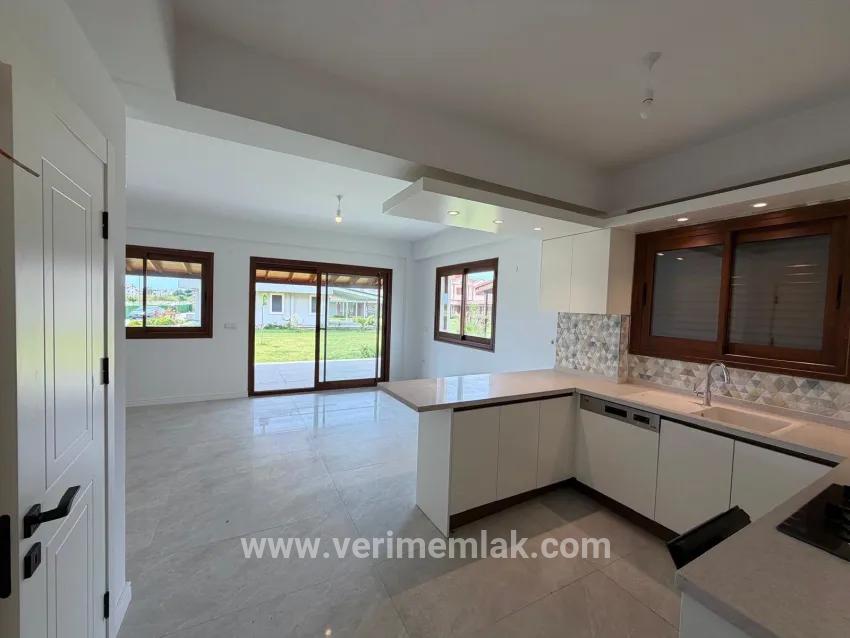 Menderes Gümüldür İnönü Neighbourhood In Select Site Inside | Pool 3+1 Villa for Sale