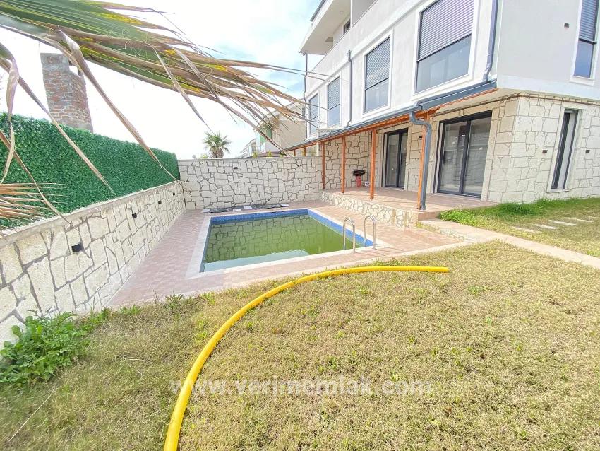 4+1 Bedroom Villa For sale in Tepecik Nbh. Seferihisar - 256 m²